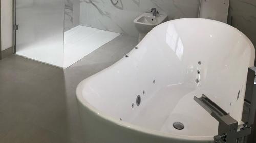 Bath-tub-2-Yatay